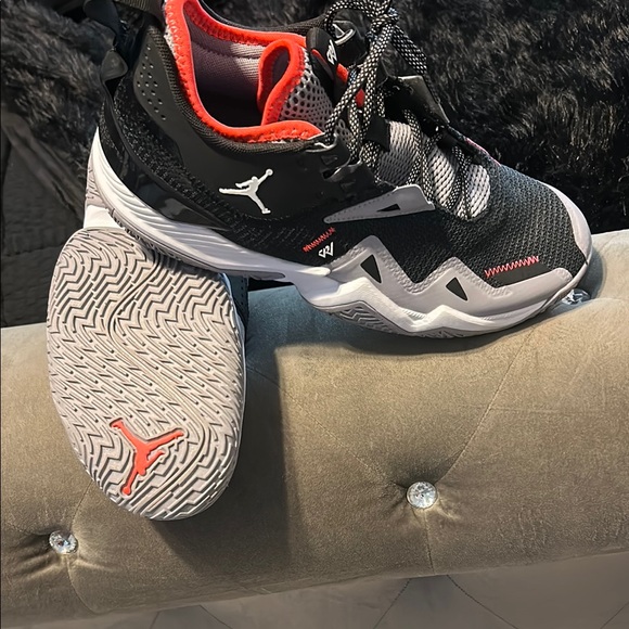 Jordan Black and Red Sneakers with Jumpman Logo - Picture 5 of 7